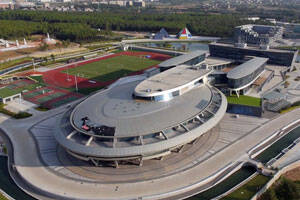 A Star Trek fan turns his office into a spaceship